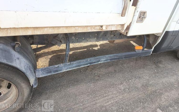 IVECO DAILY 35C13 BENNE AVEC COFFRE ACIER DIESEL – 186588 KMS – ANNEE 2015 BLANC DS-674-CE