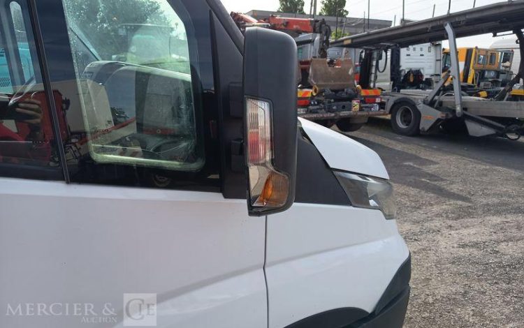 IVECO DAILY 35C13 BENNE AVEC COFFRE ACIER DIESEL – 186588 KMS – ANNEE 2015 BLANC DS-674-CE