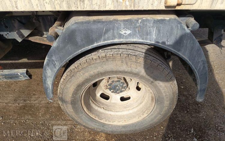 IVECO DAILY 35C13 BENNE AVEC COFFRE ACIER DIESEL – 186588 KMS – ANNEE 2015 BLANC DS-674-CE