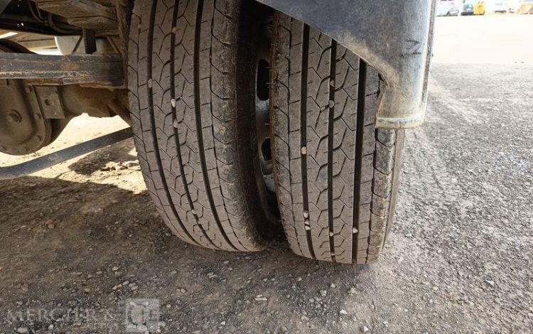 IVECO DAILY 35C13 BENNE AVEC COFFRE ACIER DIESEL – 186588 KMS – ANNEE 2015 BLANC DS-674-CE