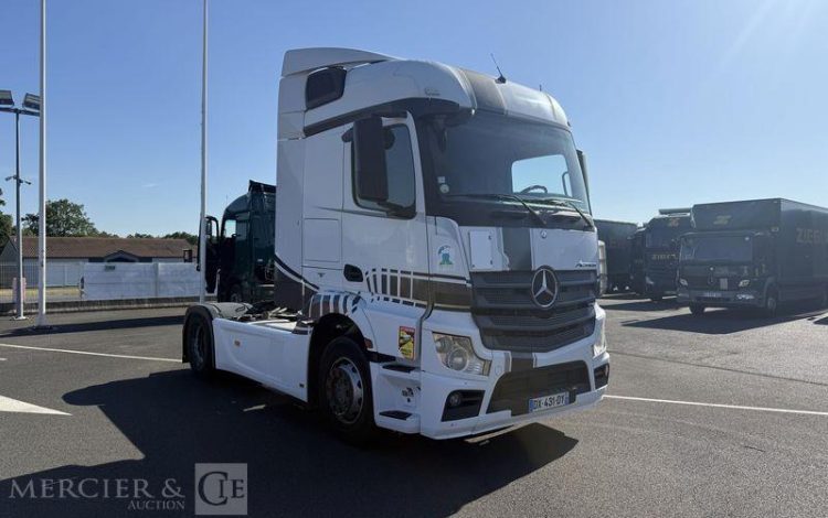 MERCEDES ACTROS BLANC DX-431-DY