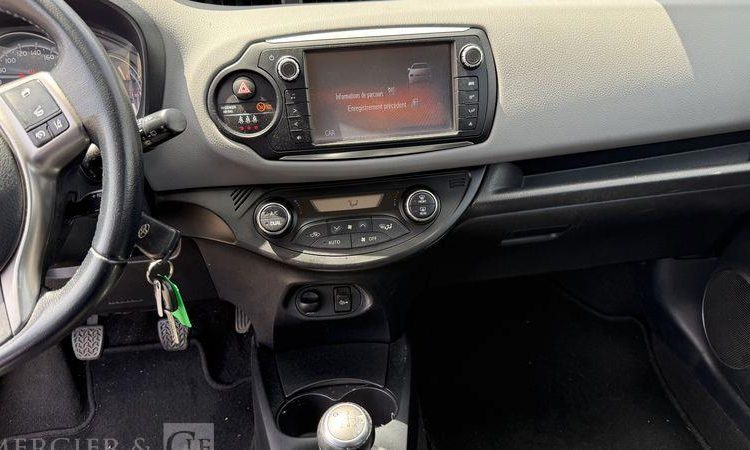 TOYOTA YARIS 1.4 D4D 90ch BUSINESS BLANC EB-681-AE