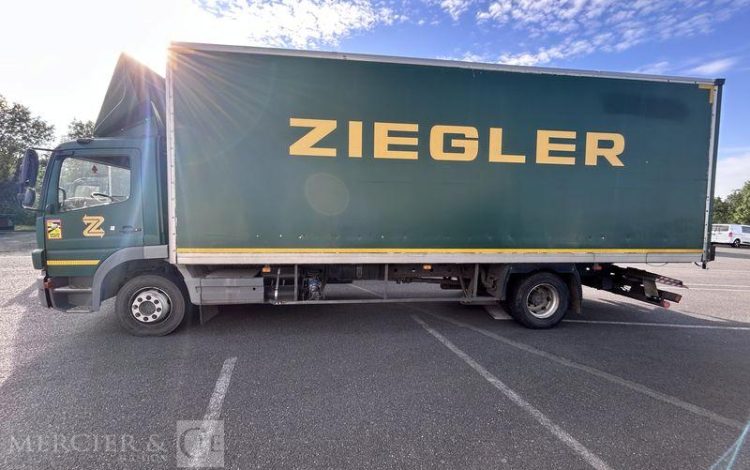 MERCEDES ATEGO CAISSE HAYON VERT EE-745-QF