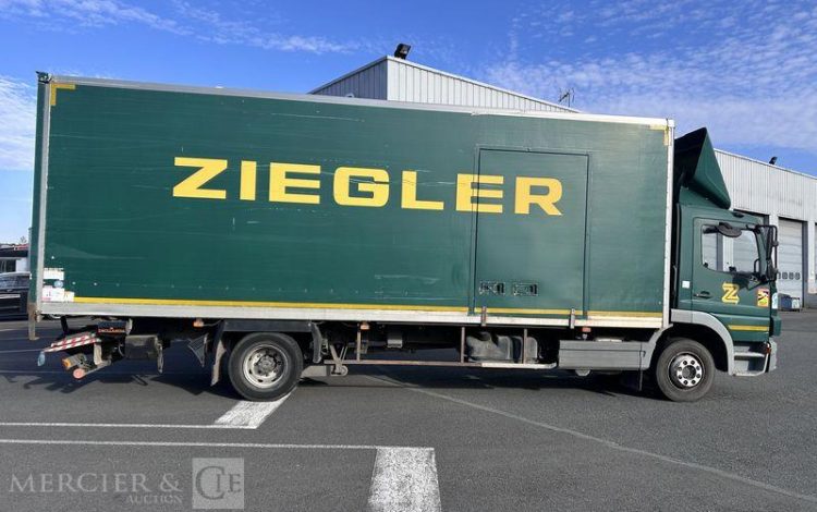 MERCEDES ATEGO CAISSE HAYON VERT EE-745-QF