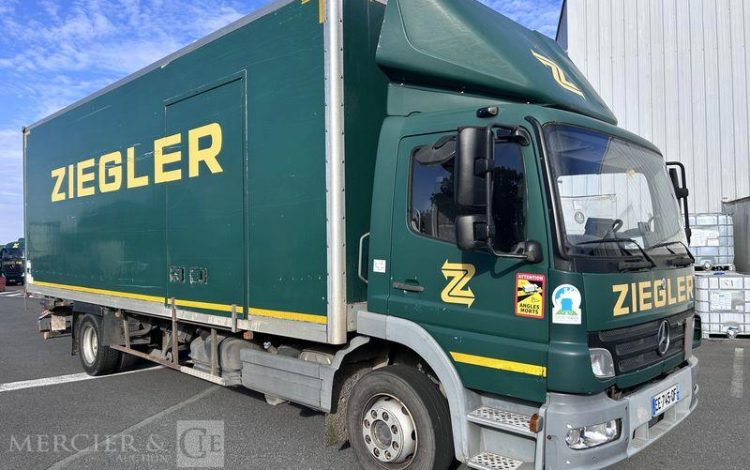 MERCEDES ATEGO CAISSE HAYON VERT EE-745-QF