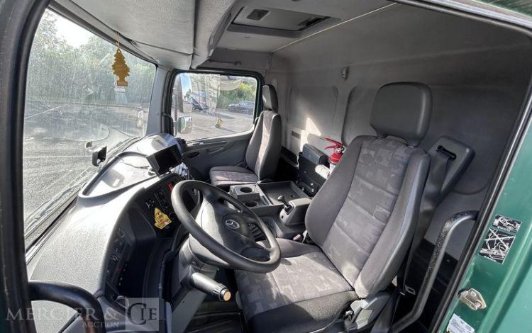 MERCEDES ATEGO CAISSE HAYON VERT EE-745-QF