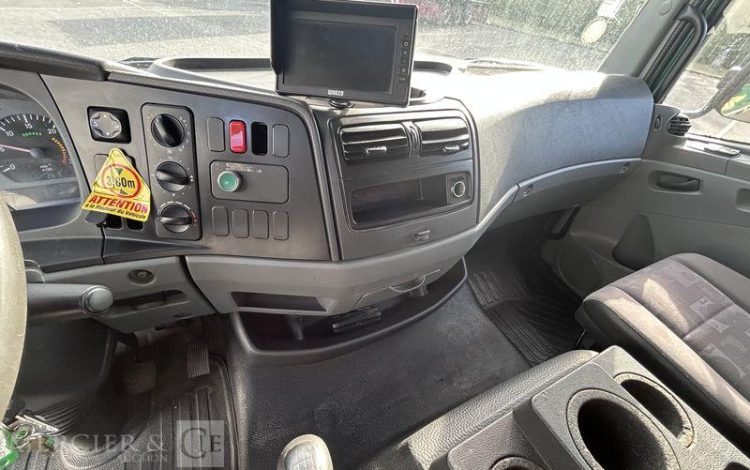 MERCEDES ATEGO CAISSE HAYON VERT EE-745-QF