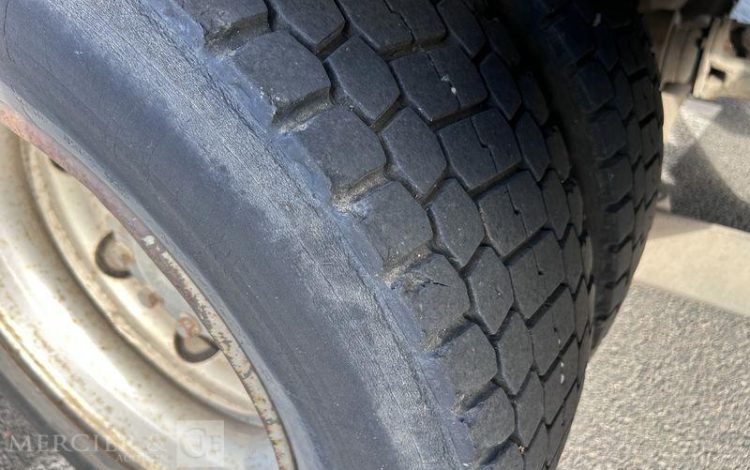 MERCEDES ATEGO CAISSE HAYON VERT EE-745-QF