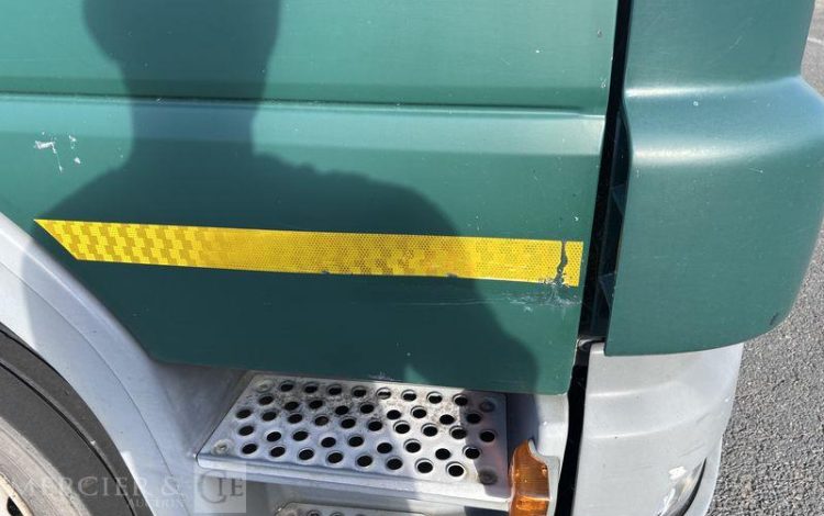 MERCEDES ATEGO CAISSE HAYON VERT EE-745-QF