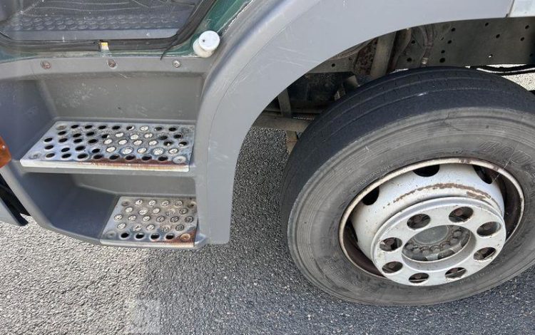 MERCEDES ATEGO CAISSE HAYON VERT EE-745-QF