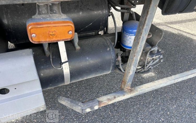 MERCEDES ATEGO CAISSE HAYON VERT EE-745-QF