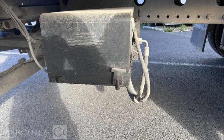 MERCEDES ATEGO CAISSE HAYON VERT EE-745-QF