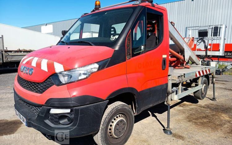 IVECO DAILY NACELLE 16M SUR VL LEGER  EG-700-QH