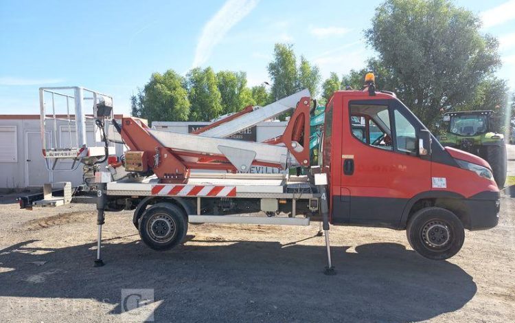 IVECO DAILY NACELLE 16M SUR VL LEGER  EG-700-QH