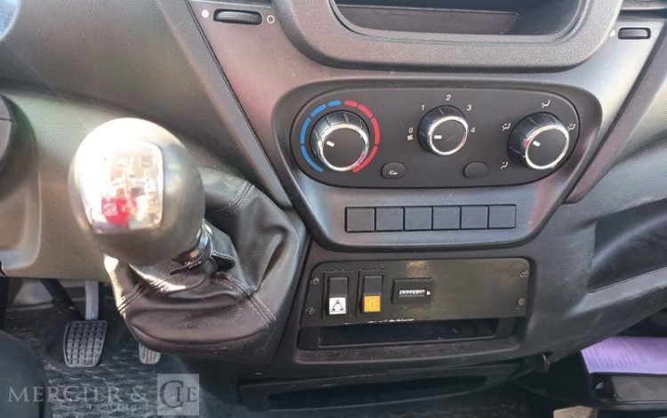 IVECO DAILY NACELLE 16M SUR VL LEGER  EG-700-QH
