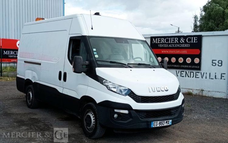 IVECO DAILY VI Fourgon 35S13 2.3 LD 16V BVR 126 cv Boîte auto – DIESEL – ANNEE 2016 BLANC EG-860-MX