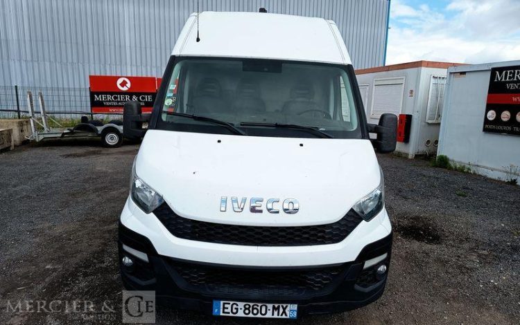 IVECO DAILY VI Fourgon 35S13 2.3 LD 16V BVR 126 cv Boîte auto – DIESEL – ANNEE 2016 BLANC EG-860-MX