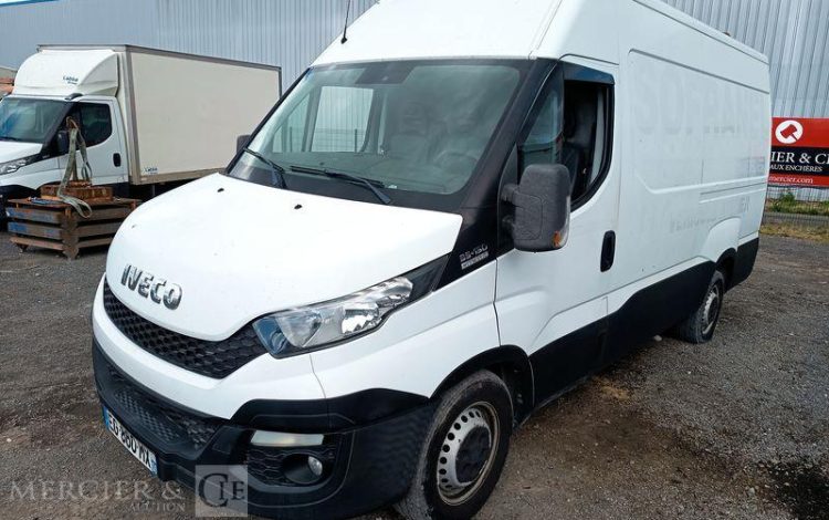 IVECO DAILY VI Fourgon 35S13 2.3 LD 16V BVR 126 cv Boîte auto – DIESEL – ANNEE 2016 BLANC EG-860-MX