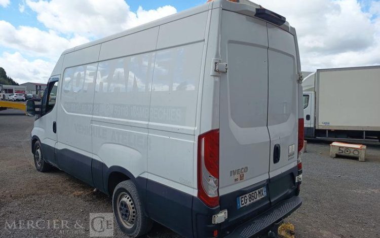 IVECO DAILY VI Fourgon 35S13 2.3 LD 16V BVR 126 cv Boîte auto – DIESEL – ANNEE 2016 BLANC EG-860-MX
