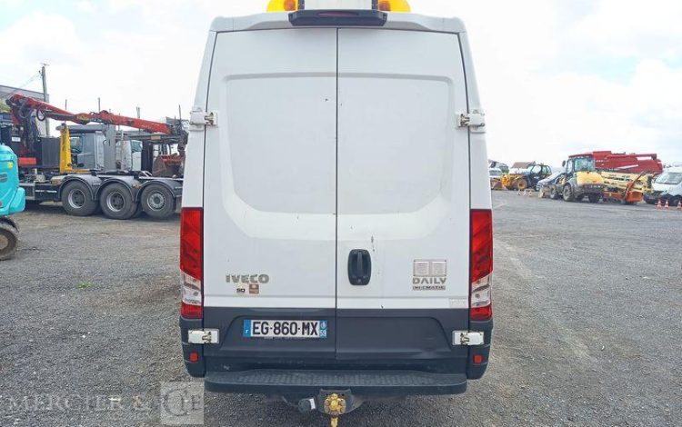 IVECO DAILY VI Fourgon 35S13 2.3 LD 16V BVR 126 cv Boîte auto – DIESEL – ANNEE 2016 BLANC EG-860-MX