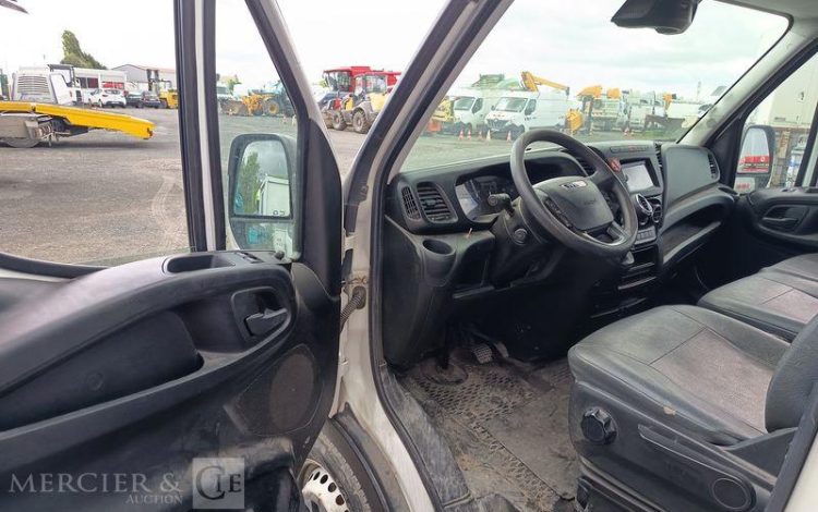IVECO DAILY VI Fourgon 35S13 2.3 LD 16V BVR 126 cv Boîte auto – DIESEL – ANNEE 2016 BLANC EG-860-MX