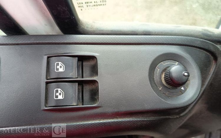 IVECO DAILY VI Fourgon 35S13 2.3 LD 16V BVR 126 cv Boîte auto – DIESEL – ANNEE 2016 BLANC EG-860-MX