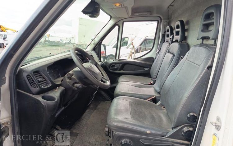 IVECO DAILY VI Fourgon 35S13 2.3 LD 16V BVR 126 cv Boîte auto – DIESEL – ANNEE 2016 BLANC EG-860-MX