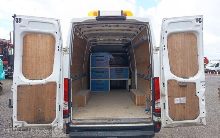IVECO DAILY VI Fourgon 35S13 2.3 LD 16V BVR 126 cv Boîte auto – DIESEL – ANNEE 2016 BLANC EG-860-MX
