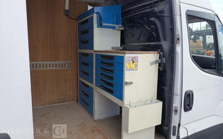 IVECO DAILY VI Fourgon 35S13 2.3 LD 16V BVR 126 cv Boîte auto – DIESEL – ANNEE 2016 BLANC EG-860-MX
