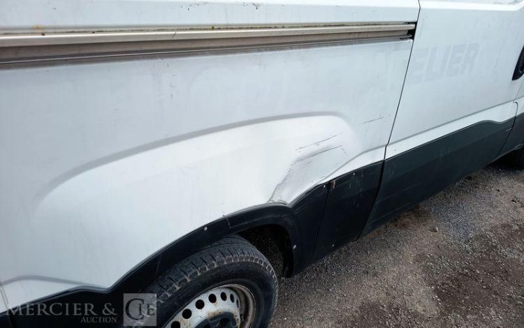 IVECO DAILY VI Fourgon 35S13 2.3 LD 16V BVR 126 cv Boîte auto – DIESEL – ANNEE 2016 BLANC EG-860-MX