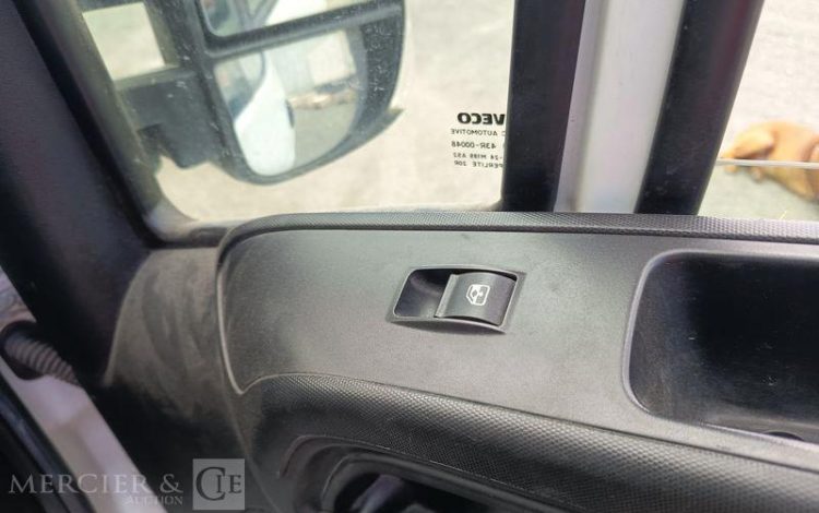 IVECO DAILY VI Fourgon 35S13 2.3 LD 16V BVR 126 cv Boîte auto – DIESEL – ANNEE 2016 BLANC EG-860-MX