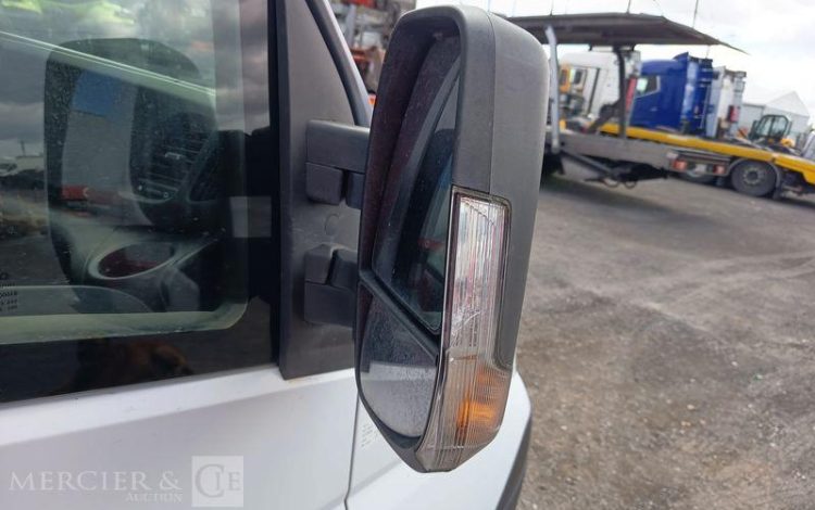 IVECO DAILY VI Fourgon 35S13 2.3 LD 16V BVR 126 cv Boîte auto – DIESEL – ANNEE 2016 BLANC EG-860-MX