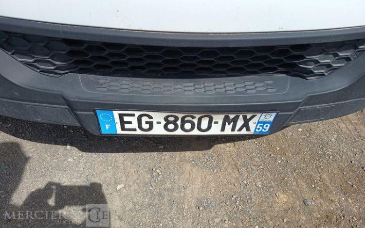 IVECO DAILY VI Fourgon 35S13 2.3 LD 16V BVR 126 cv Boîte auto – DIESEL – ANNEE 2016 BLANC EG-860-MX