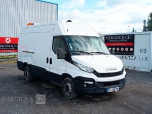 IVECO DAILY 35S13 2,3 D 116CH BOITE AUTO – DIESEL – 232028 KMS – ANNEE 2016 BLANC EG-865-MX