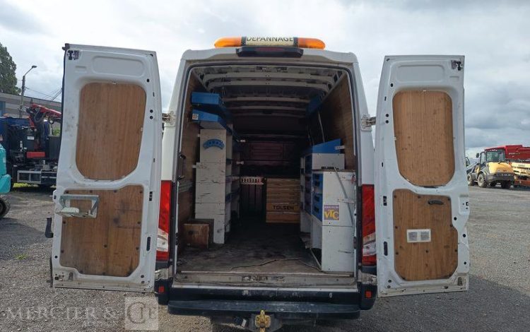 IVECO DAILY 35S13 2,3 D 116CH BOITE AUTO – DIESEL – 232028 KMS – ANNEE 2016 BLANC EG-865-MX