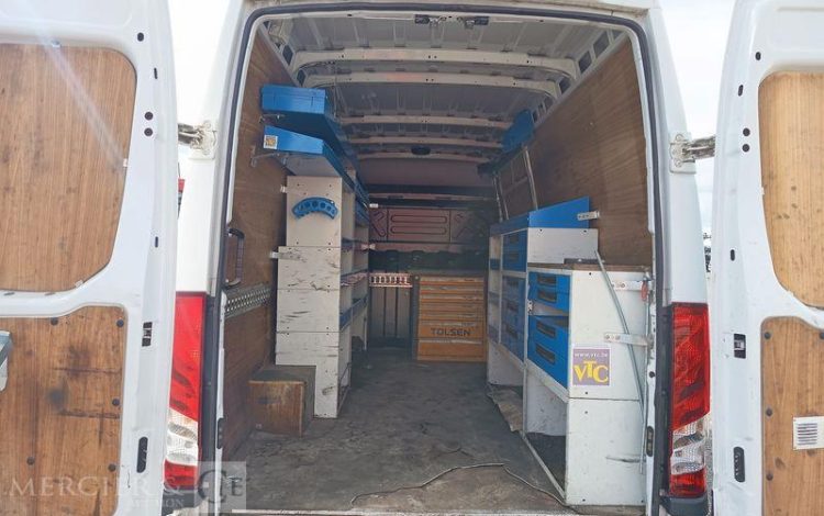 IVECO DAILY 35S13 2,3 D 116CH BOITE AUTO – DIESEL – 232028 KMS – ANNEE 2016 BLANC EG-865-MX