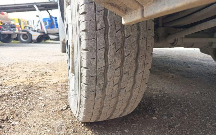 IVECO DAILY 35S13 2,3 D 116CH BOITE AUTO – DIESEL – 232028 KMS – ANNEE 2016 BLANC EG-865-MX
