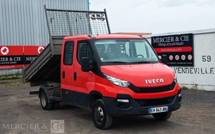 IVECO DAILY 35C13 BENNE DOUBLE CABINE – DIESEL – 133538 KMS – ANNEE 2016 ROUGE EH-643-AN