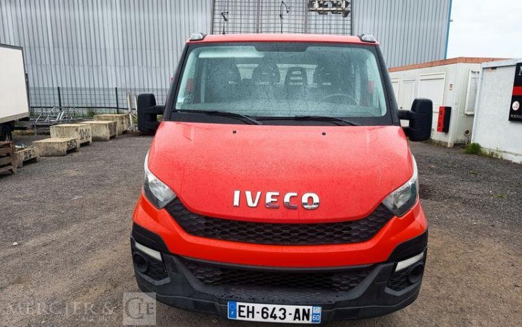 IVECO DAILY 35C13 BENNE DOUBLE CABINE – DIESEL – 133538 KMS – ANNEE 2016 ROUGE EH-643-AN