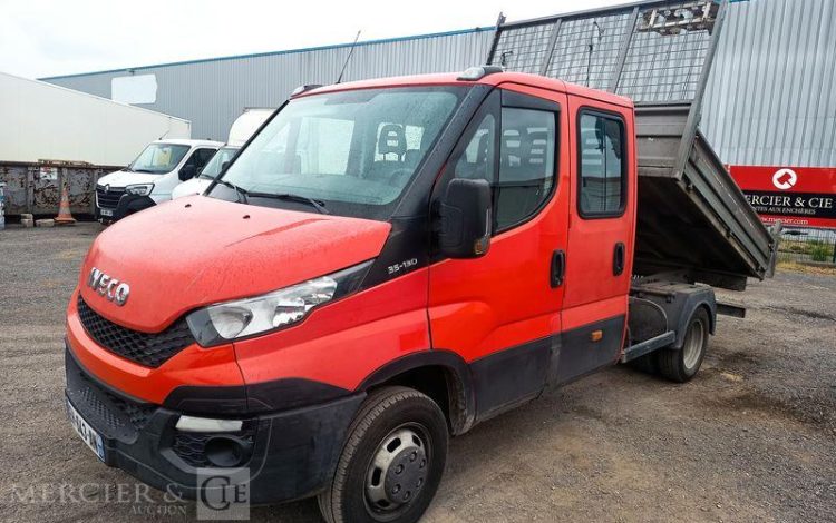 IVECO DAILY 35C13 BENNE DOUBLE CABINE – DIESEL – 133538 KMS – ANNEE 2016 ROUGE EH-643-AN