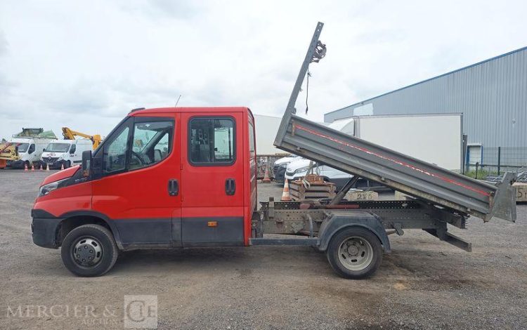 IVECO DAILY 35C13 BENNE DOUBLE CABINE – DIESEL – 133538 KMS – ANNEE 2016 ROUGE EH-643-AN