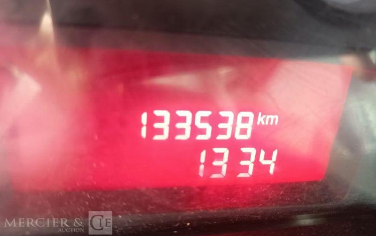 IVECO DAILY 35C13 BENNE DOUBLE CABINE – DIESEL – 133538 KMS – ANNEE 2016 ROUGE EH-643-AN