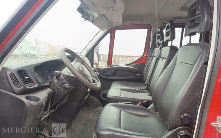 IVECO DAILY 35C13 BENNE DOUBLE CABINE – DIESEL – 133538 KMS – ANNEE 2016 ROUGE EH-643-AN