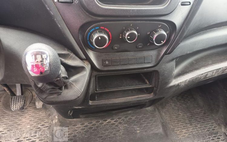 IVECO DAILY 35C13 BENNE DOUBLE CABINE – DIESEL – 133538 KMS – ANNEE 2016 ROUGE EH-643-AN