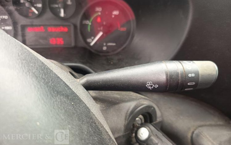 IVECO DAILY 35C13 BENNE DOUBLE CABINE – DIESEL – 133538 KMS – ANNEE 2016 ROUGE EH-643-AN