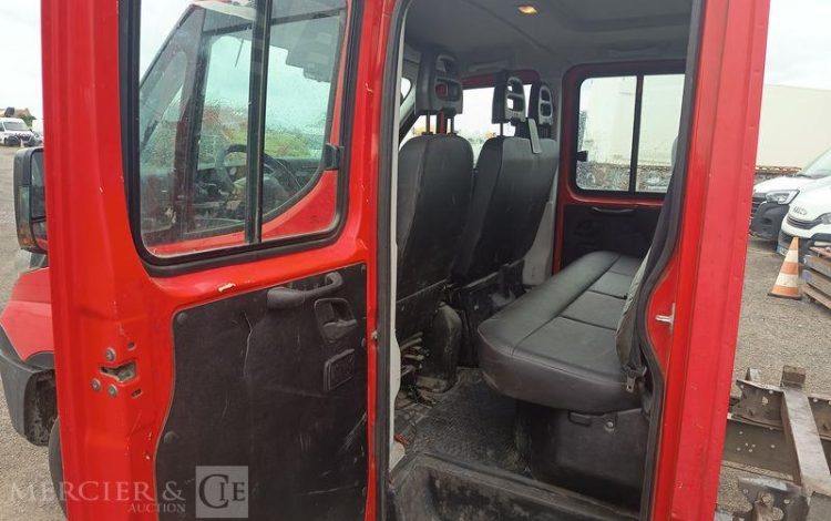 IVECO DAILY 35C13 BENNE DOUBLE CABINE – DIESEL – 133538 KMS – ANNEE 2016 ROUGE EH-643-AN