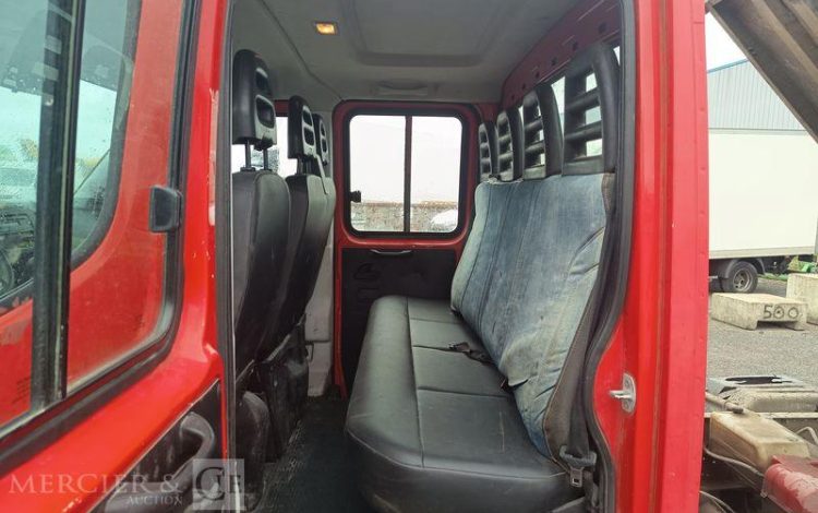 IVECO DAILY 35C13 BENNE DOUBLE CABINE – DIESEL – 133538 KMS – ANNEE 2016 ROUGE EH-643-AN