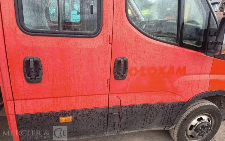 IVECO DAILY 35C13 BENNE DOUBLE CABINE – DIESEL – 133538 KMS – ANNEE 2016 ROUGE EH-643-AN