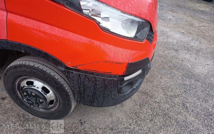 IVECO DAILY 35C13 BENNE DOUBLE CABINE – DIESEL – 133538 KMS – ANNEE 2016 ROUGE EH-643-AN