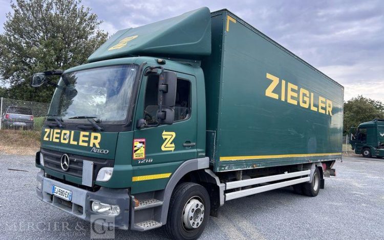 MERCEDES ATEGO 1218 CAISSE HAYON VERT EJ-590-EX